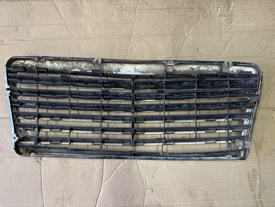 Решотка решітка хром капоту рестайл  Mercedes benz w124