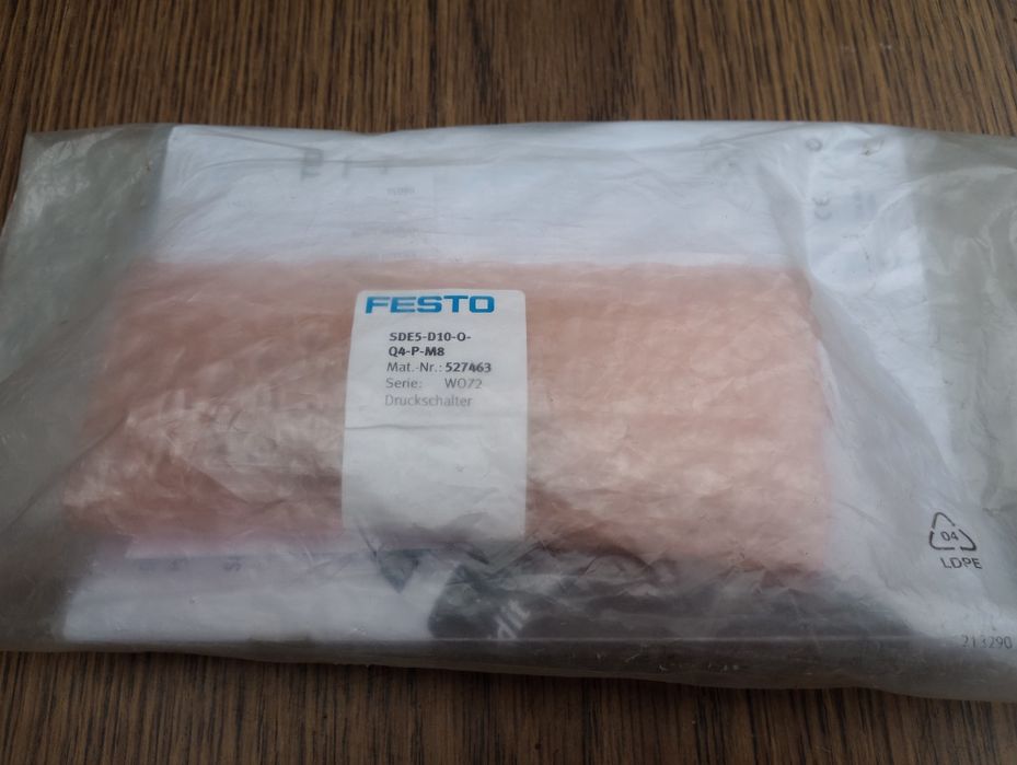 Czujnik Ciśnienia FESTO SDE5-D10-O-Q4-P-M8 (527463)