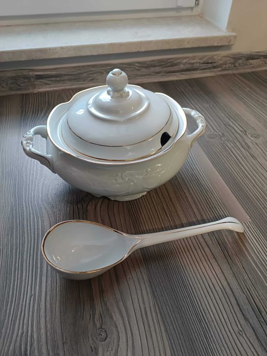 Zabytkowa waza porcelanowa z fabryki Wałbrzych