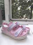 Босоніжки для дівчинки Crocs