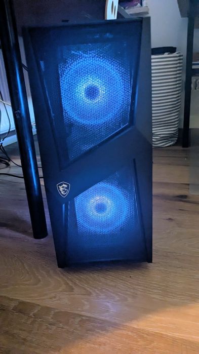 Komputer gamingowy w zastawie z monitorem