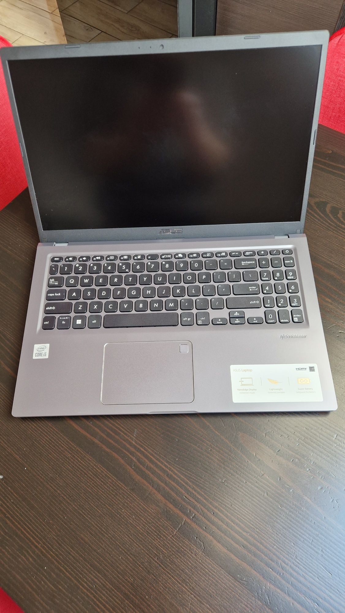 ASUS X515JA-BQ3331W i5-1035G1/8GB/256GB SSD/UHD/15,6" FHD/W11H