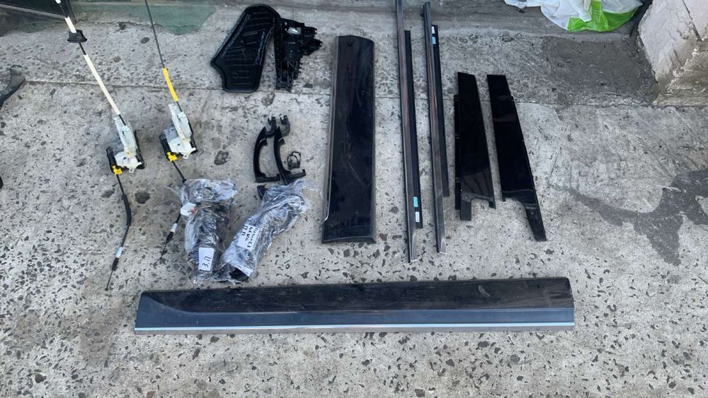 Двері передні задні audi q58r 80a b9 замок дврки накладка дверки ручка