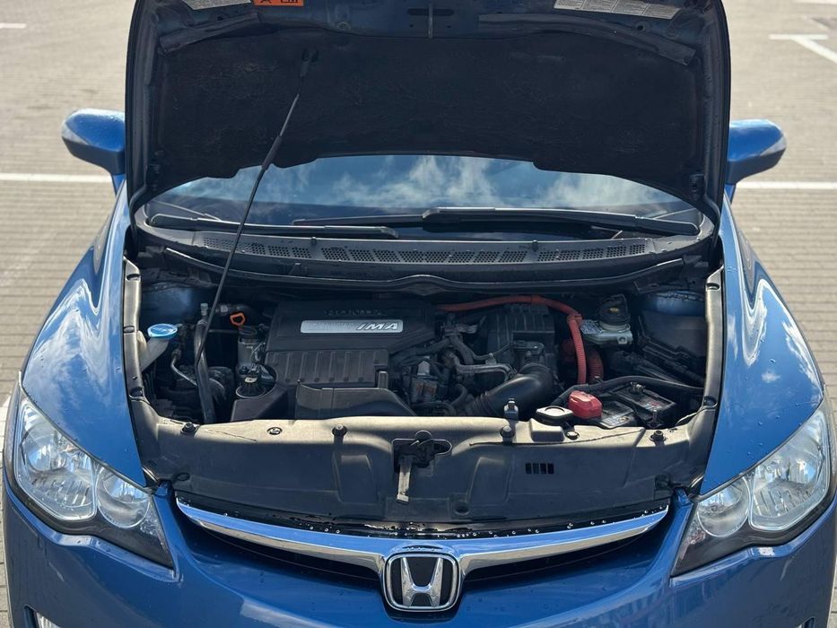 Honda civic.       Гібрид