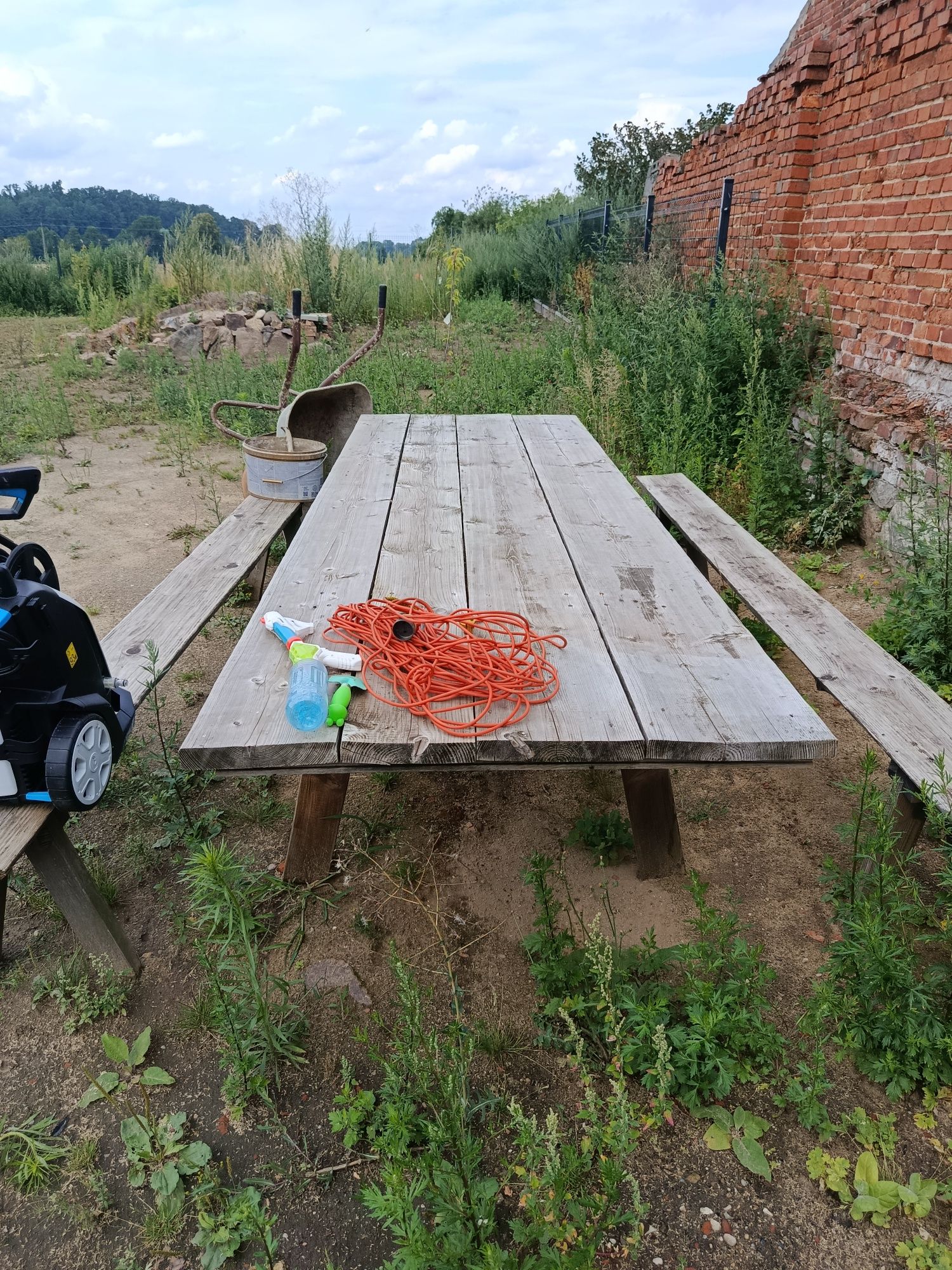 Stół ogrodowy drewniany