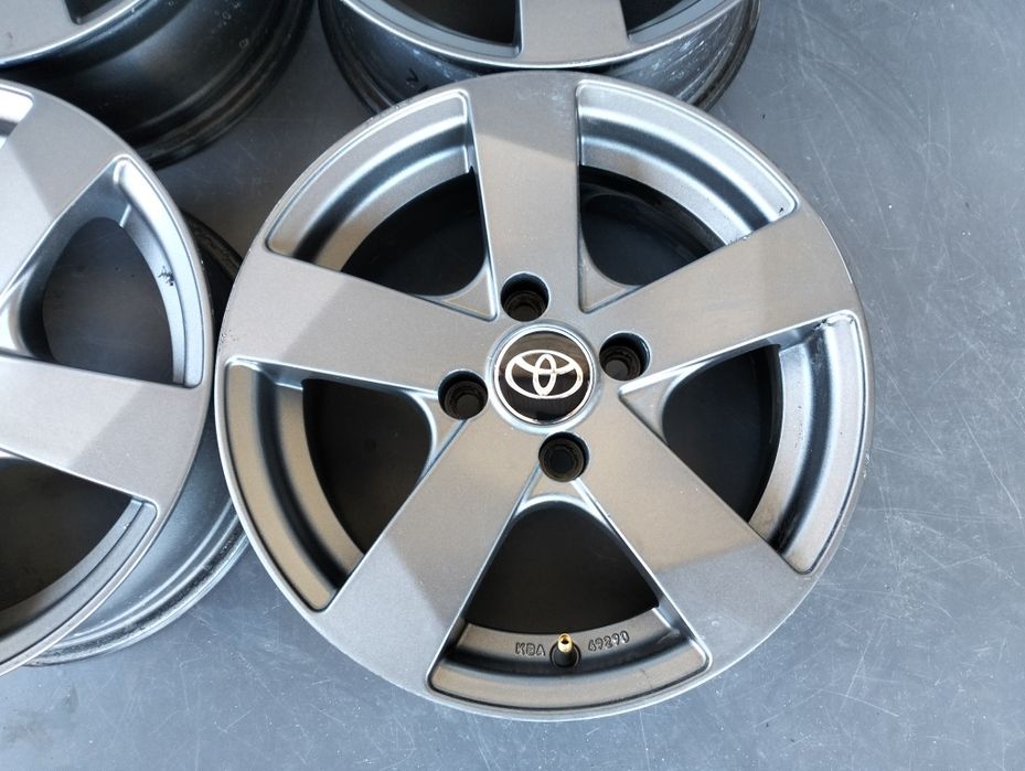 Felgi aluminiowe 15 cali 4x100 et 35 Toyota Yaris