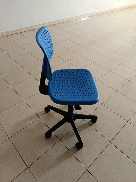 Cadeira de escritório IKEA criança azul