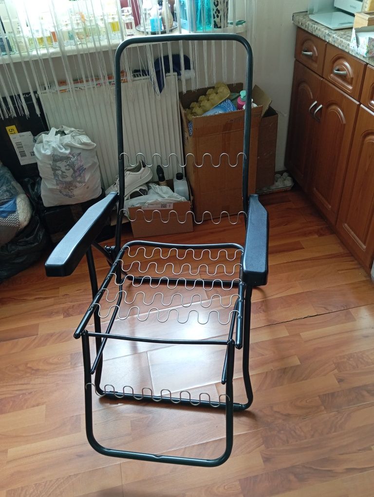 Leżak ogrodowy z grubą poduszką