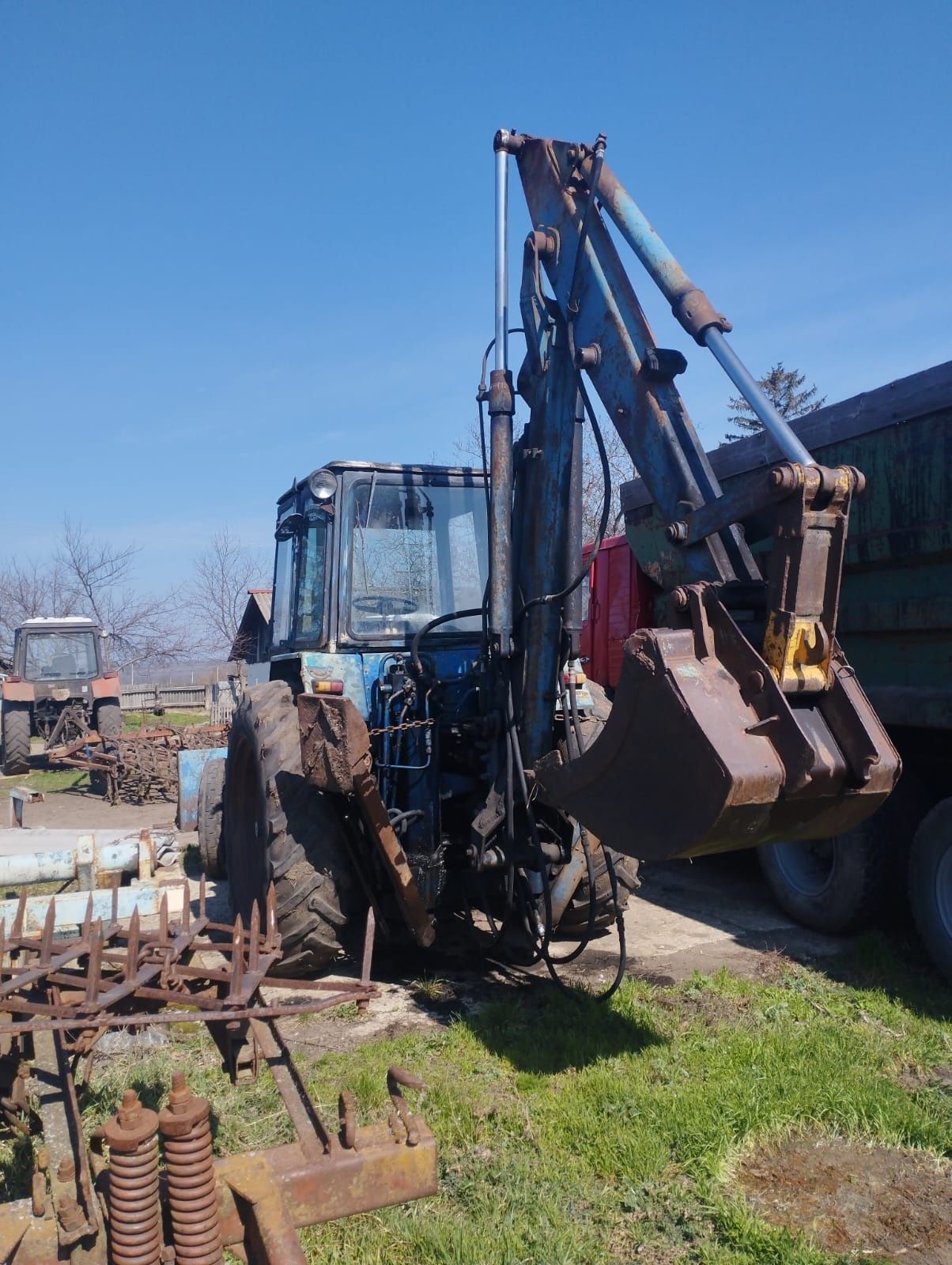 Продам трактор екскаватор в гарному стані