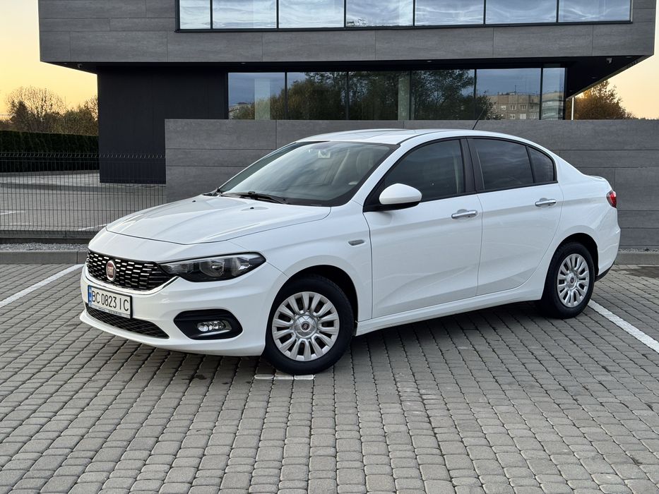 Fiat Tipo 2019 року.