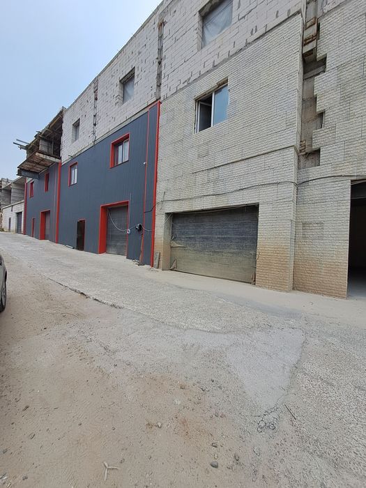 Продам приміщення від 260 м2  поруч з метро "Берестейська"