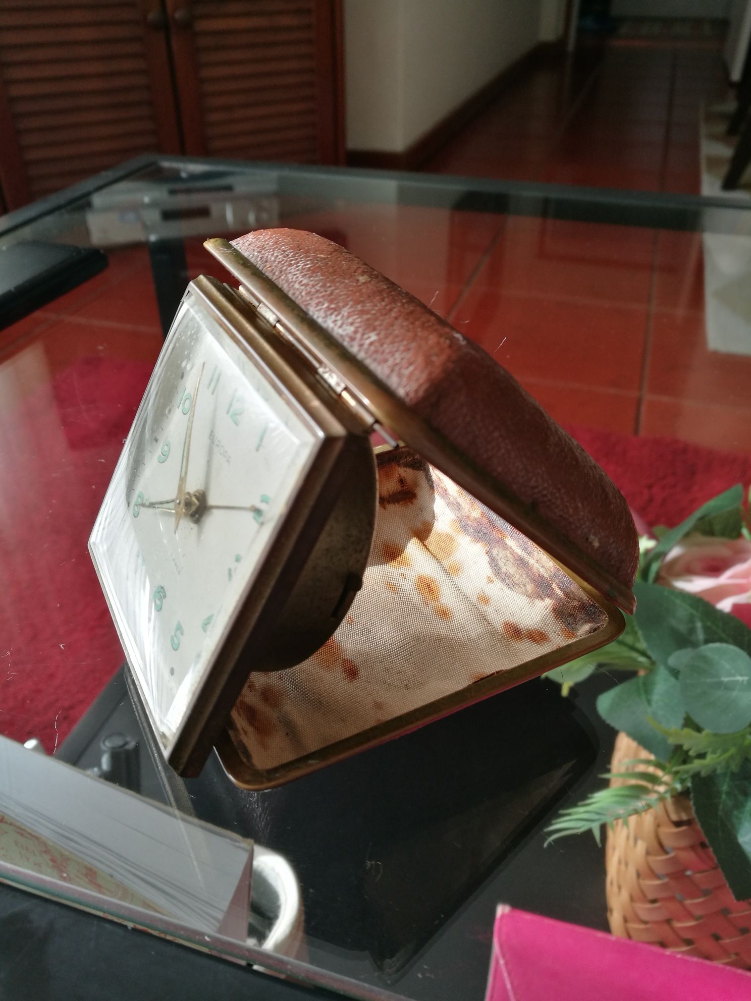 Relógio de cabeceira antigo