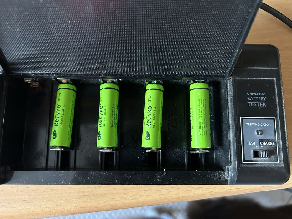 Ładowarka Philips baterii AAA AA 9V
