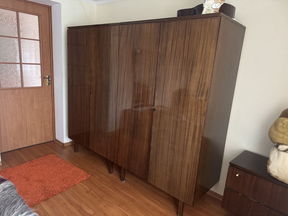 Продаються шафи, вживані, 70-х років