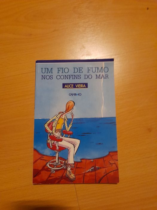 Livro Um fio de fumo nos confins do mar