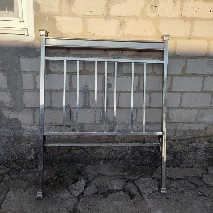 Металеве ліжко радянського типу