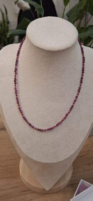 Naszyjnik z kamieni rubinu