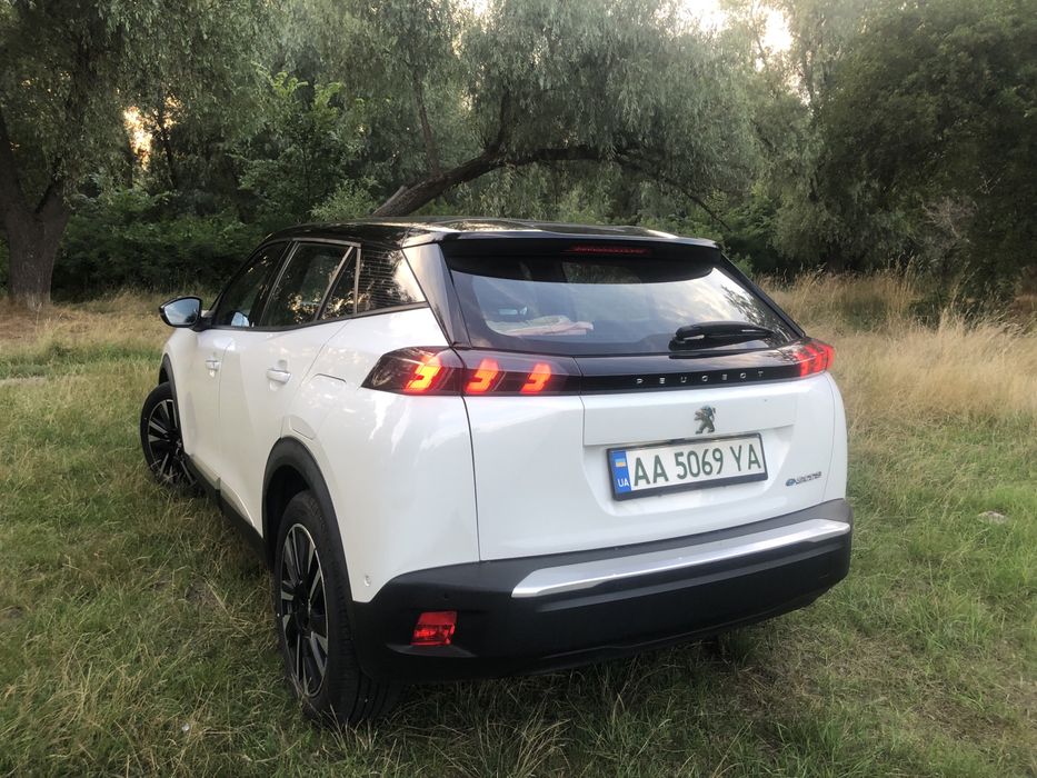 Peugeot e 2008 Пежо електромобіль