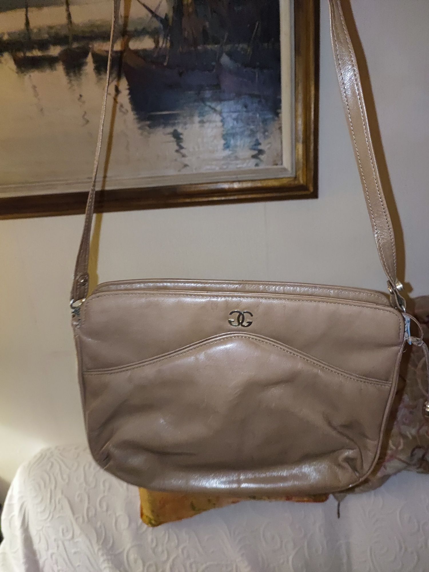 Pequena bolsa bege de senhora