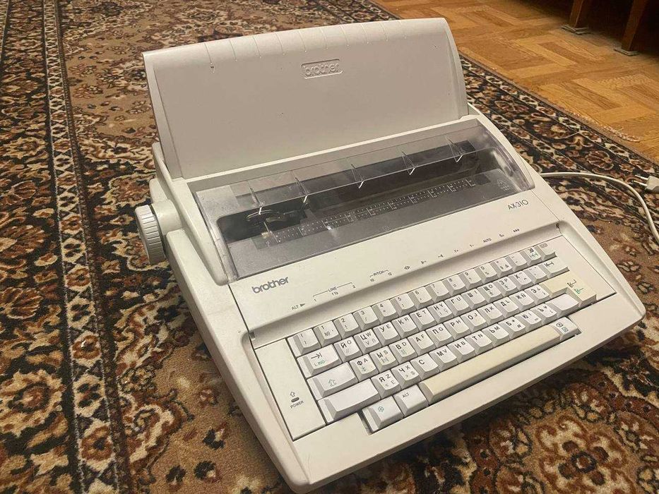 Електронна друкарська машинка Brother AX-310