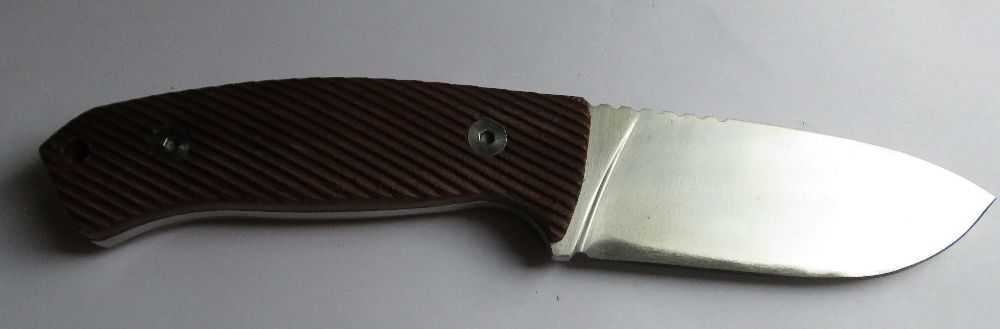 Nóż full tang o oznaczeniu lionsteel