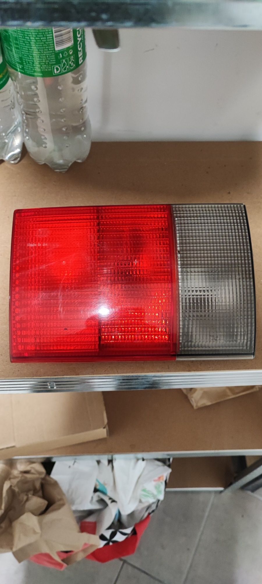 Lampa Tylna Tył Lewa W Klapę Bagażnika Audi 80 B4 Sedan