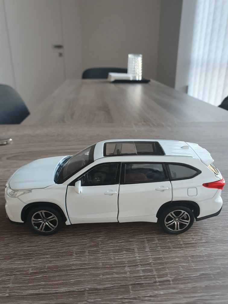 Toyota Highlander 1:32 метал