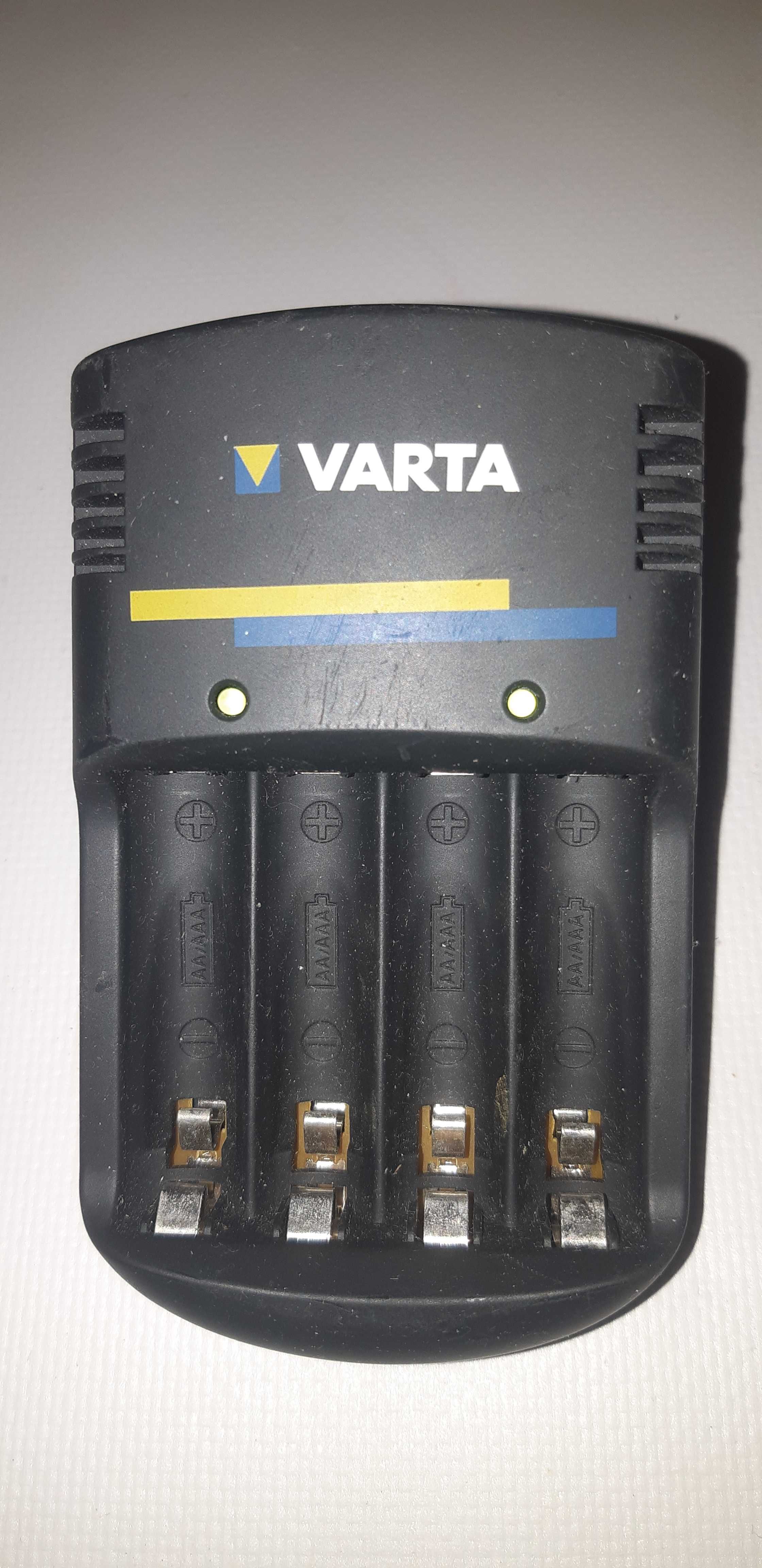 Зарядное Устройство на 4 Аккумулятора AA/R6 AAA/R3