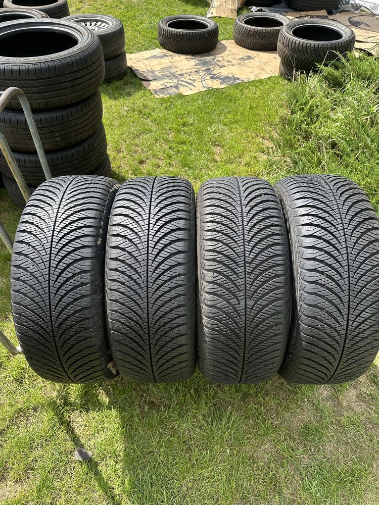 4X Goodyear Vector 4 Season Gen 2 AO 215/55 R17