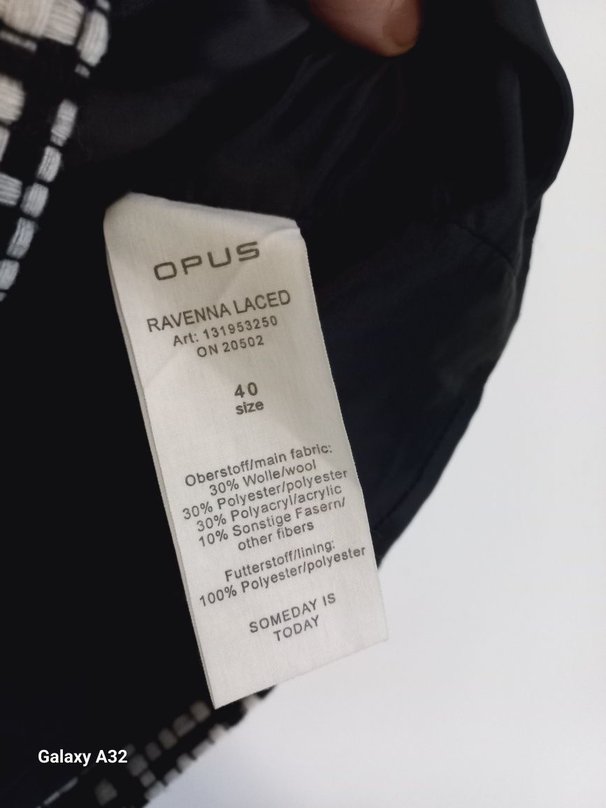 Nowa zimowa spódniczka z dodatkiem welny. Opus