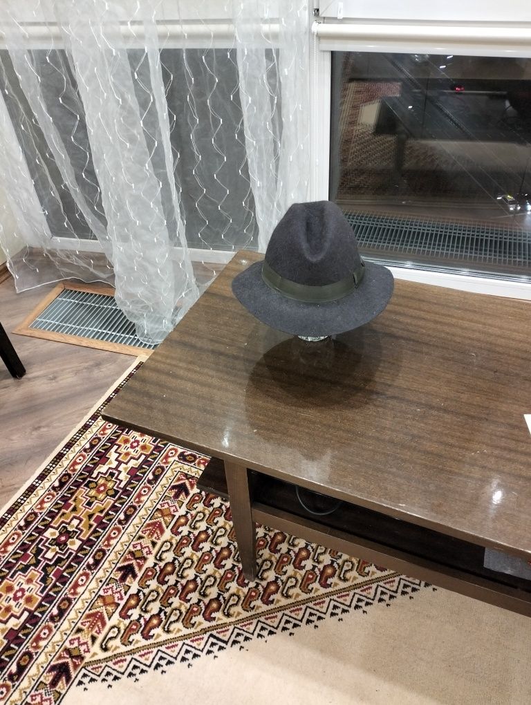 Продам 2 фетровые шляпы