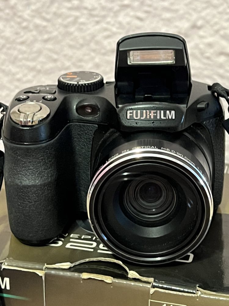 Фотоаппарат Fujifilm finepix s2950