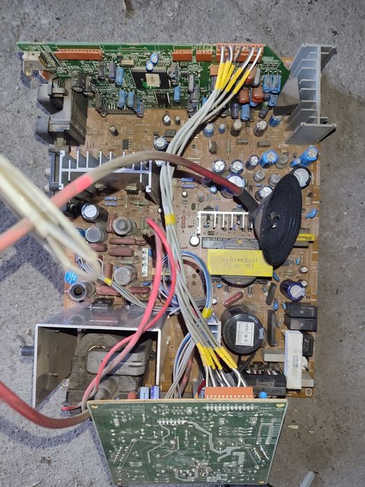 Продам платы импортных телевизоров с радио деталями