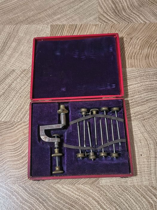 Stare narzędzia zegarmistrzowskie