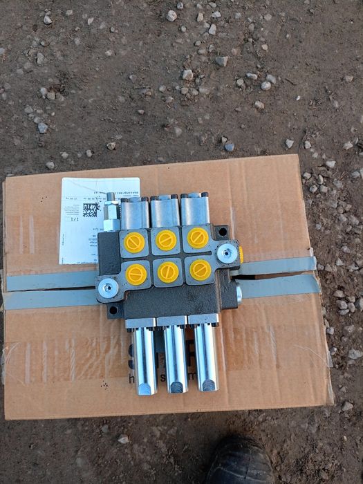 Rozdzielacz hydrauliczny 3-sekcyjny sterowany na linkę