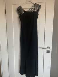 Czarna długa sukienka srebrny szal