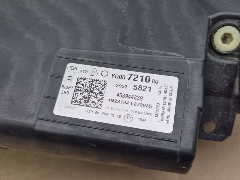 Citroën C3 Aircross lift 2023r lampa prawa przednia eu OEM