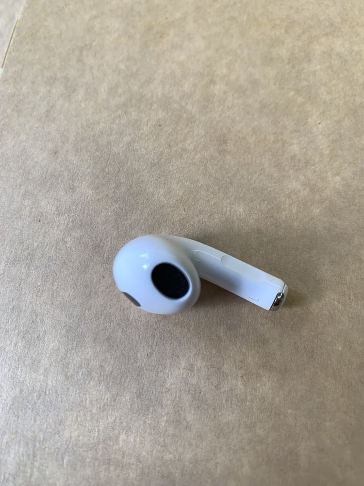 Продам одно ухо навушник airpods 3 левый