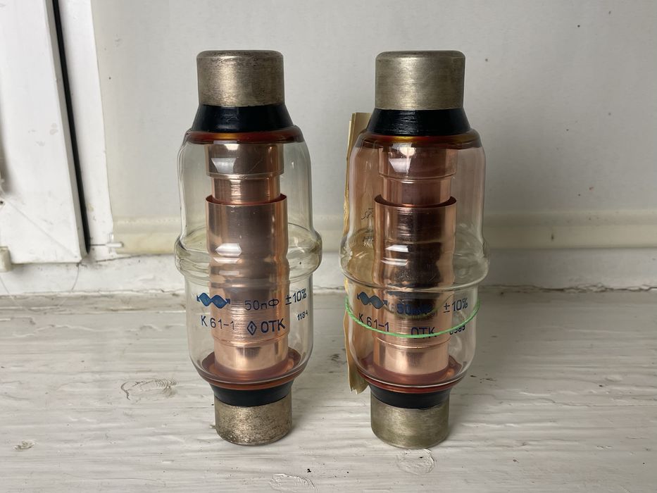 Вакуумний конденсатор К61-1 50пф Нові!