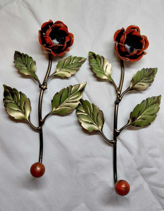 Декоративні металеві вішалки у формі троянди