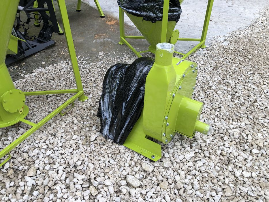 Mieszalnik Pasz ADRAF Śrutownik Ssąco-tłoczący Zestawy Paszowe ślimak