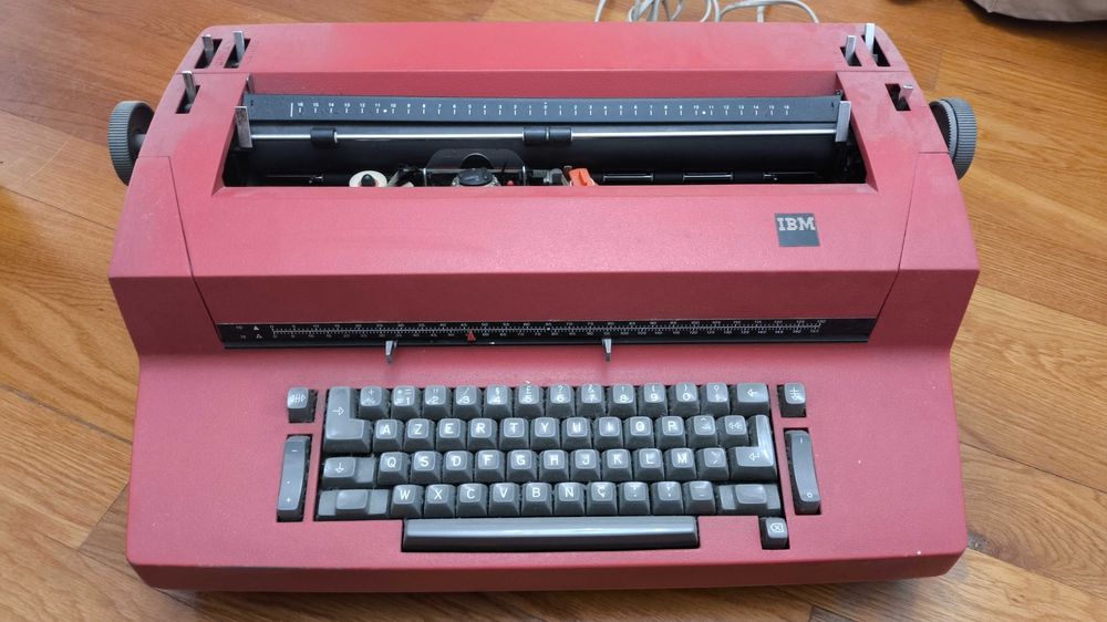 Máquina de escrever IBM eléctrica