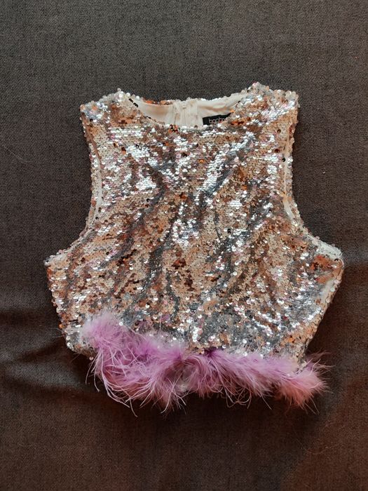 Top cekinowy srebrny z fioletowym futerkiem