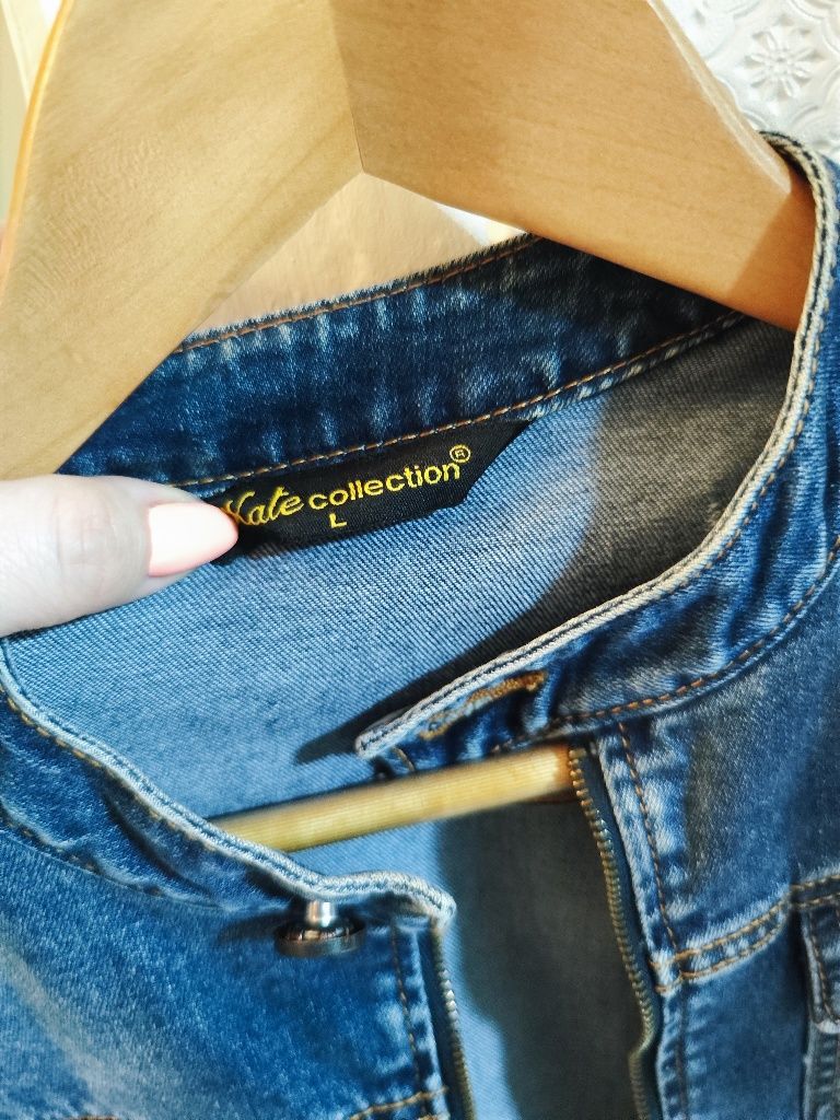 Krótka kurtka jeansowa