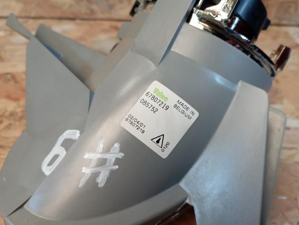 Farol nevoeiro frente esquerdo OPEL Tigra (75_)