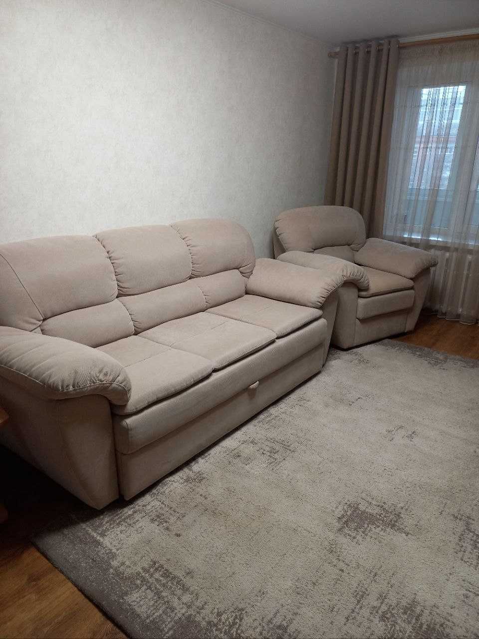 Великий диван та крісло