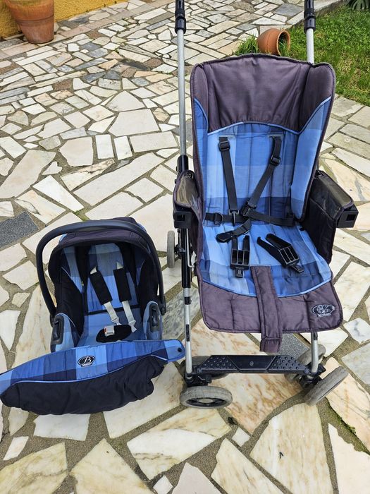 Carro de bebé e ovo