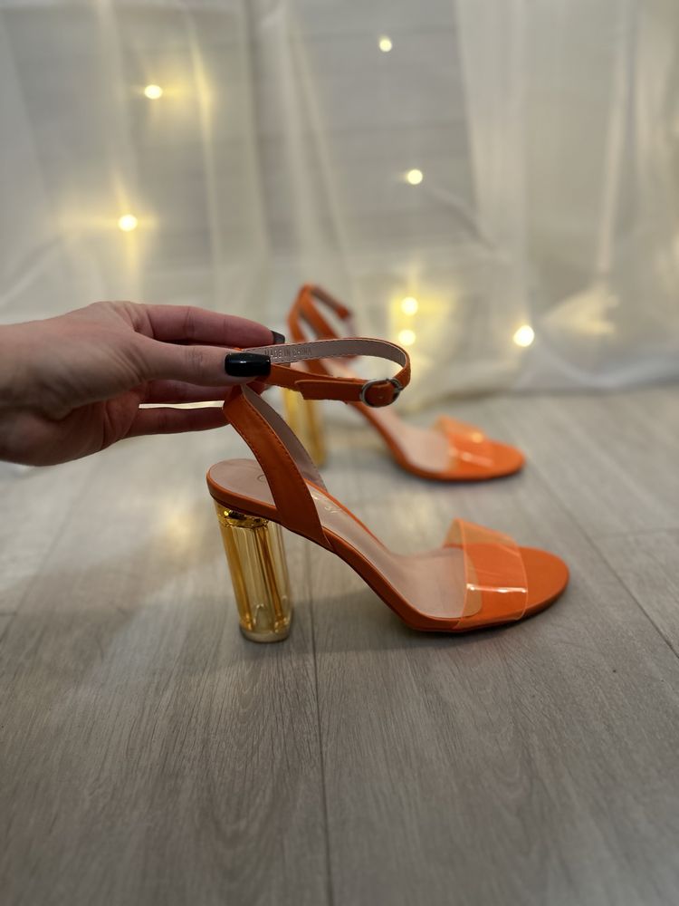 Sandałki neonowe pomarańczowe na słupku
