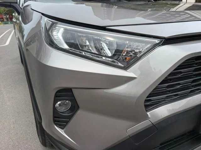 Toyota RAV4 2020 року