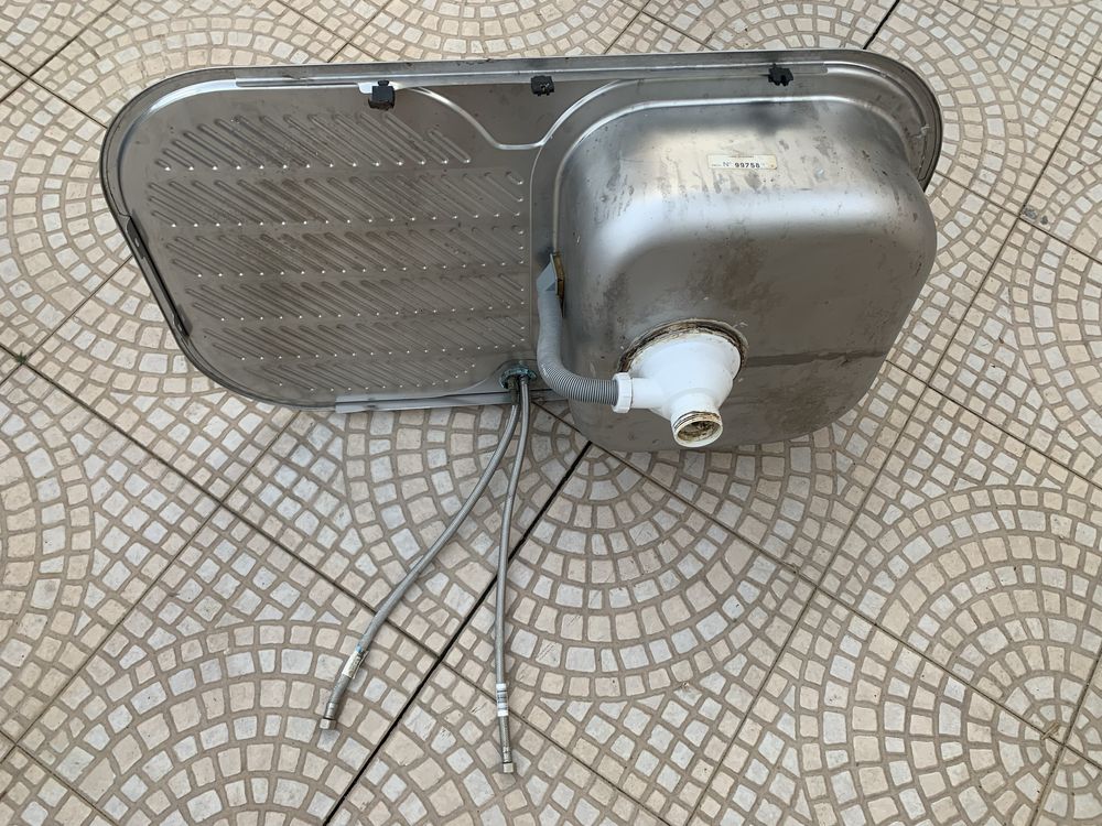 Lava loiça Inox com torneira misturadora monocomando para cozinha